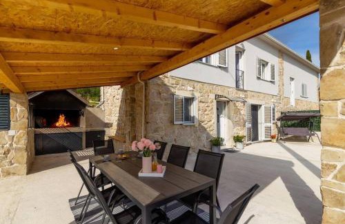 Kastel Stari Villa | Holiday Home Toni