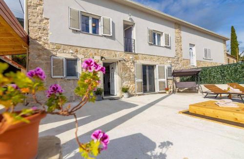 Kastel Stari Villa | Holiday Home Toni
