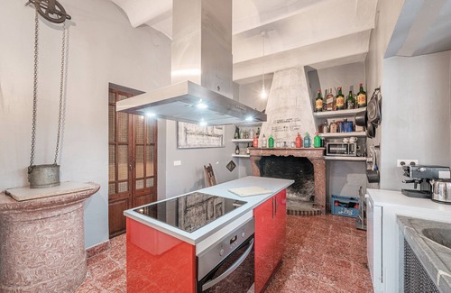 Sa Pobla House | Holiday Home "Townhouse Can Miquel" with Pool, Garden & Wi-Fi