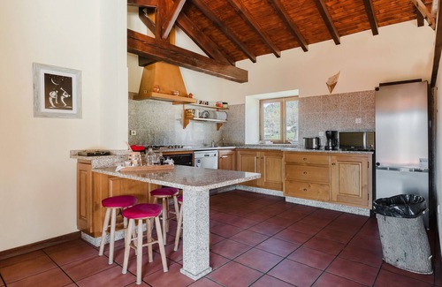 Carvalheira House | Holiday Home 'Turismo Rural No Gerês' with Mountain View, Private Garden and Wi-Fi