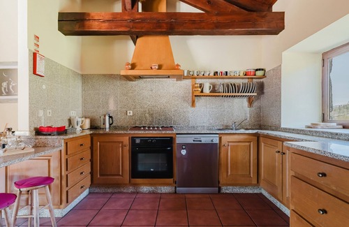 Carvalheira House | Holiday Home 'Turismo Rural No Gerês' with Mountain View, Private Garden and Wi-Fi