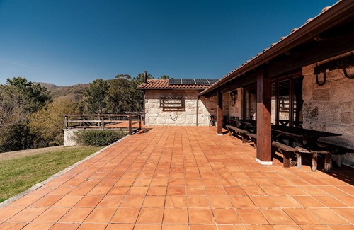 Carvalheira House | Holiday Home 'Turismo Rural No Gerês' with Mountain View, Private Garden and Wi-Fi