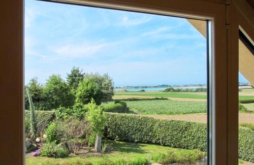 Plounevez-Lochrist House | Holiday Home Ty Channed by Interhome