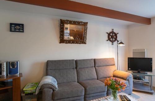 Tregunc House | Holiday Home Ty Pendruc by Interhome