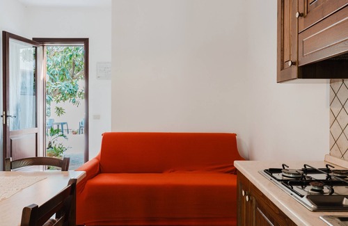 Castelluzzo House | Holiday Home 'Un Viaggio Nella Rilassante Natura' with Mountain View, Wi-Fi and Air Conditioning