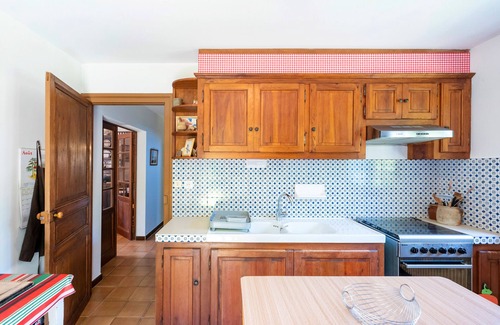Sare House | Holiday Home "Usoak" with Mountain View, Private Terrace & Wi-Fi