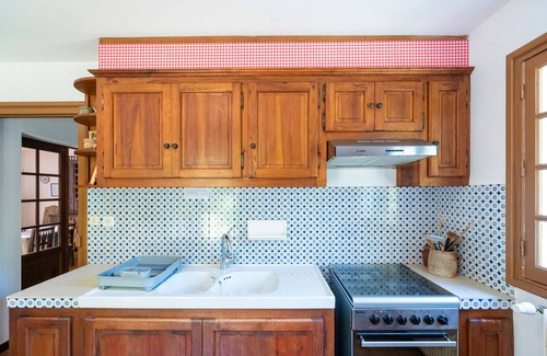 Sare House | Holiday Home "Usoak" with Mountain View, Private Terrace & Wi-Fi