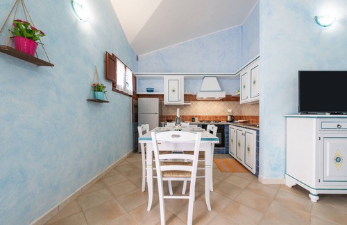Sant'Anna Arresi House | Holiday Home 'Villetta 110 e lode' with Pool