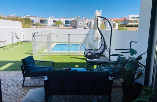 Montes de Alvor House | Holiday Home 'Vale Lagar Villa' with Private Pool, Wi-Fi and Air Conditioning