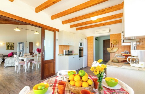 Binissalem House | Holiday Home 'Vanessa' with Mountain View, Private Pool and Air Conditioning