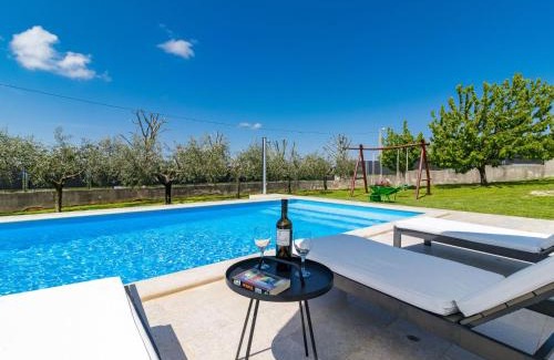 Baderna House | Holiday Home Vera by Interhome