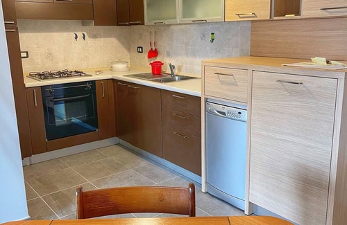 Porto Recanati House | Holiday Home 'Ville Et Mer - Porto Recanati' with Balcony and Wi-Fi