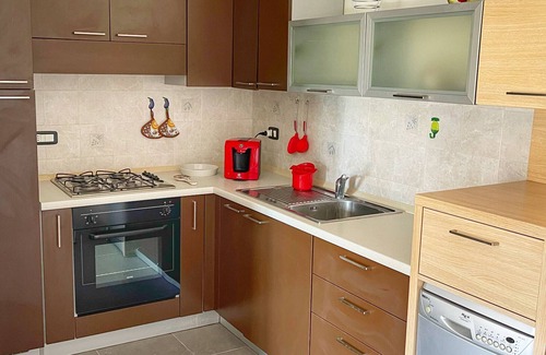 Porto Recanati House | Holiday Home 'Ville Et Mer - Porto Recanati' with Balcony and Wi-Fi