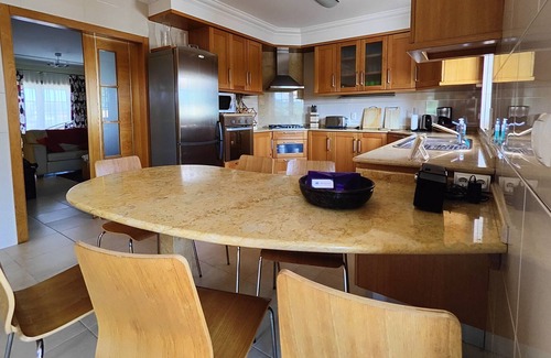 Salir do Porto House | Holiday Home 'Villa Limoeiro' with Shared Pool, Private Terrace and Wi-Fi
