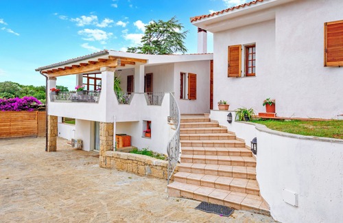 Baja Sardinia House | Holiday Home 'Villa Isola' with Sea View, Wi-Fi and Air Conditioning