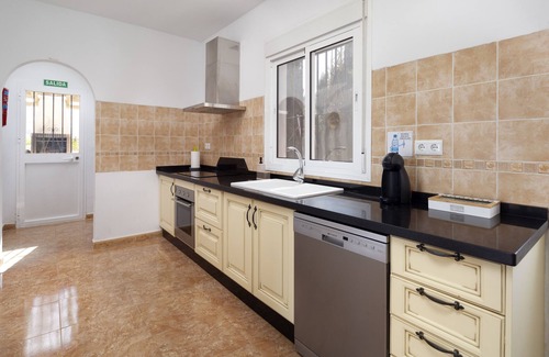 Cutar House | Holiday Home 'Villa Aguacate' with Mountain View, Wi-Fi and Air Conditioning