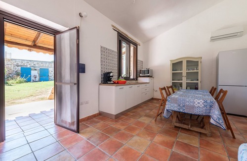 Villaggio delle Mimose House | Holiday Home 'Villa Bella Solanas - Cuili Murvoni' with Mountain View