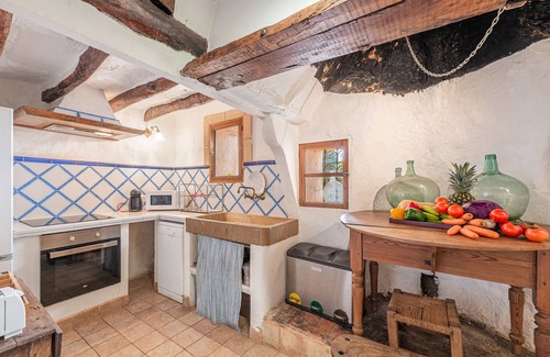 Algaida House | Holiday Home 'Villa Can Lloret' with Mountain View, Wi-Fi and Air Conditioning