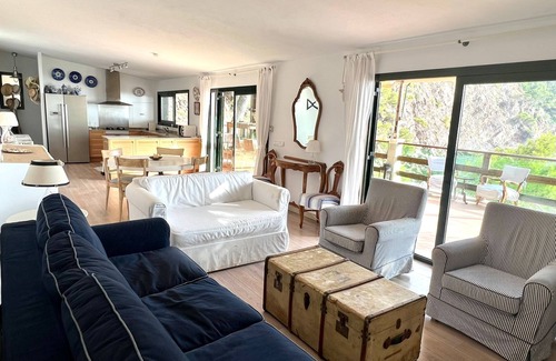 Banyalbufar House | Holiday Home 'Villa Banyalbufar' in front of the beach with stunning sea view