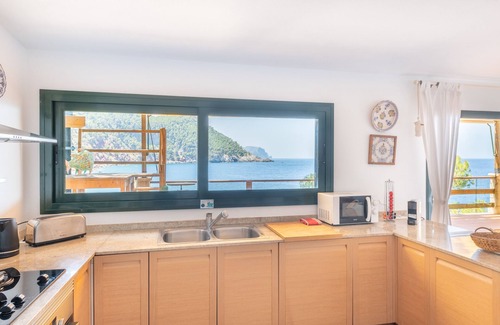 Banyalbufar House | Holiday Home 'Villa Banyalbufar' in front of the beach with stunning sea view