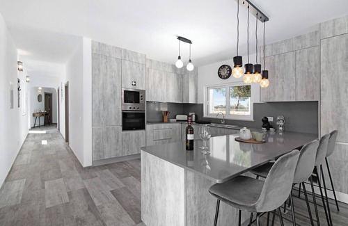 Silves House | Holiday Home 'Villa Flora' with Mountain View, Wi-Fi and Air Conditioning