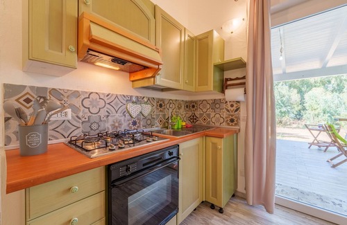 Rudalza House | Holiday Home 'Villa Verde' with Private Terrace, Private Garden and Air Conditioning