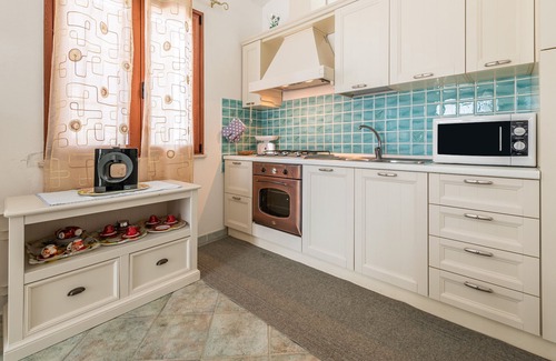 Canai House | Holiday Home 'Villa Chiara' with Mountain View, Garden & A/C