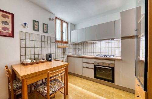 Monteluco House | Holiday Home 'Villa Marta' with Mountain View, Terrace & Shared Garden