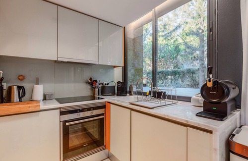 Carvalhal House | Holiday Home 'Villa Paradise' with Private Pool, Wi-Fi and Air Conditioning
