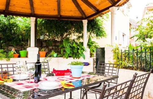 Hodilje House | Holiday Home Villa Pindo