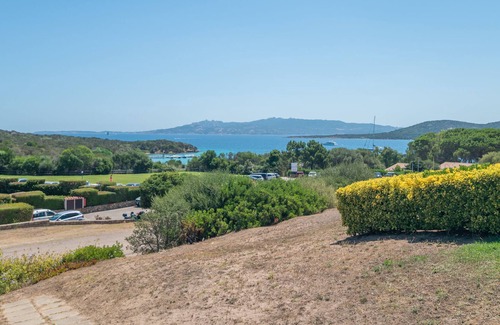 Capo d'Orso House | Holiday Home 'Villetta Porto Mannu Beach' with Terraces & A/C