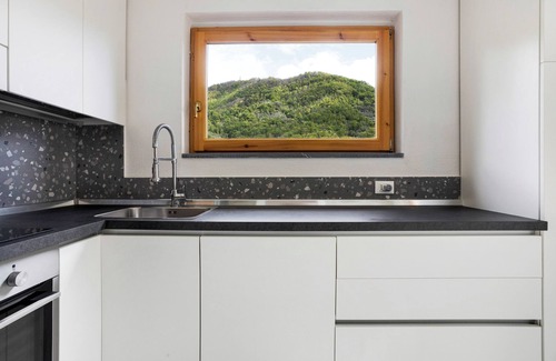 Luni House | Holiday Home 'Villino Marco' with Private Terrace, Wi-Fi and Air Conditioning
