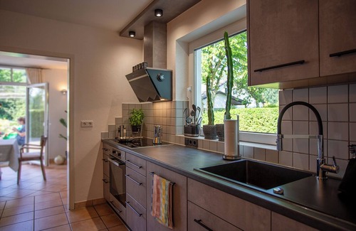 Eslohe House | Holiday Home 'Wennetraum' with Private Terrace, Private Garden and Wi-Fi