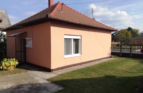 Balatonfenyves House | Holiday home with Wi-Fi near the beach