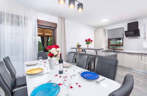 Buje House | Holiday home With a large garden pool