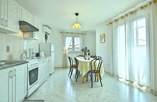 Dracevac House | Holiday home with a pool for 7 persons only 6 km from beautiful beaches.