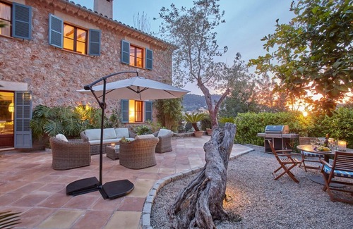 Deia Villa | Holiday home with barbecue area