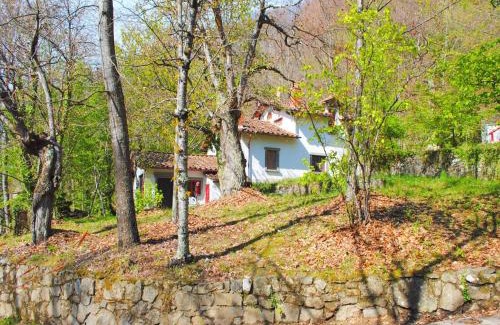 San Marcello Piteglio House | Holiday Home with Garden and shared pool