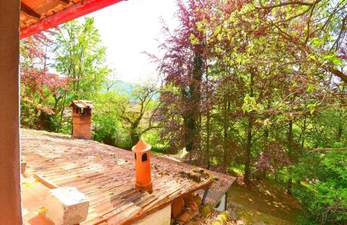 San Marcello Piteglio House | Holiday Home with Garden and shared pool
