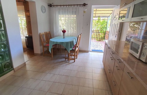 Balatonbereny House | Holiday home with cozy terrace and air conditioning
