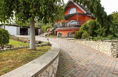 Balatongyorok House | Holiday home with panoramic views of Lake Balaton, WiFi, washing machine