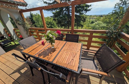 Pakozd House | Holiday home with panorama and internet