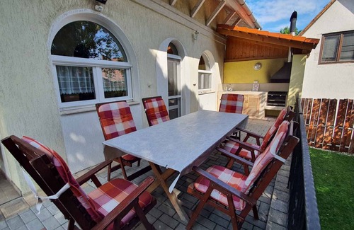 Siofok House | Holiday home with Pool and Internet
