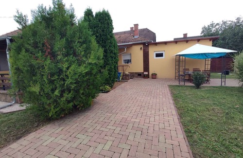 Siofok House | Holiday home with pool, air conditioning and Internet