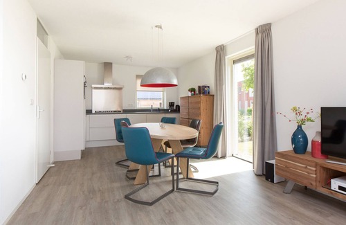 Akkrum House | Holiday Home with private jetty on water