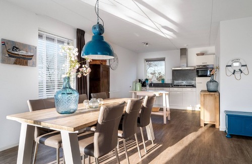 Akkrum House | Holiday Home with private jetty on water