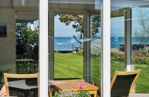 Strøby Egede Apartment | Holiday home with private beach and sea view