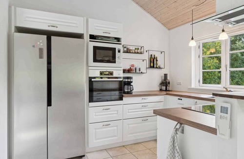 Kramnitse House | Holiday home with spa near beach and nature