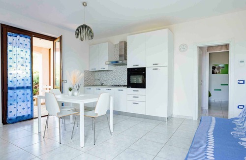 Fermignano House | Holiday home with terrace and pool