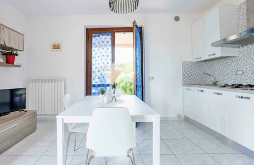 Fermignano House | Holiday home with terrace and pool